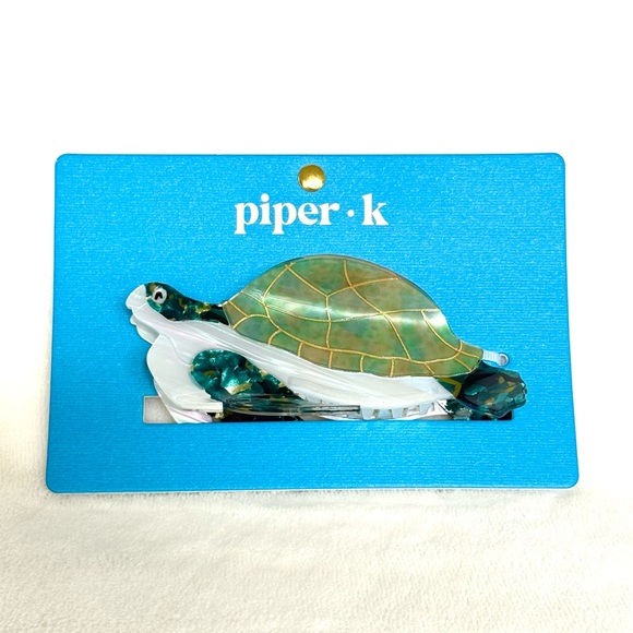 Piper K Accessories - Viral Piper K Green Sea Turtle Hair Claw Clip